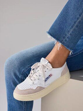 Women's Autry Medalist Sneaker with Honey Yellow Heel Tab sz 39